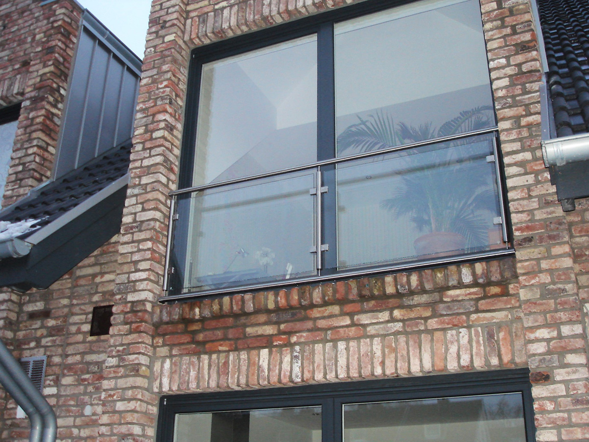 Französischer Balkon mit Glasbrüstung